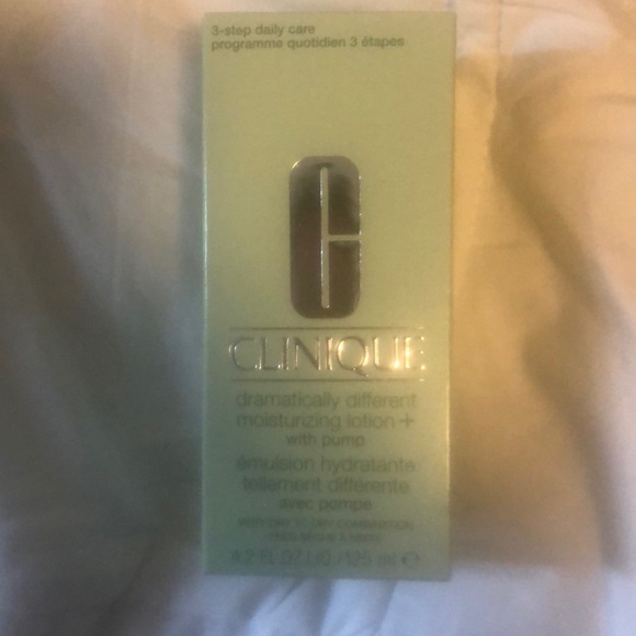 Clinique Dramatically Different Lotion - Picture 4 of 7